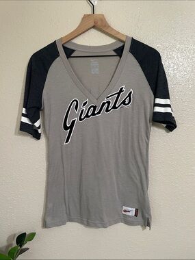 Giants Grey and Black V-Neck Tee